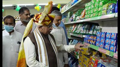 Haryana chief minister Manohar Lal Khattar at a Har-Hith retail store in Gurugram on Sunday (HT Photo)