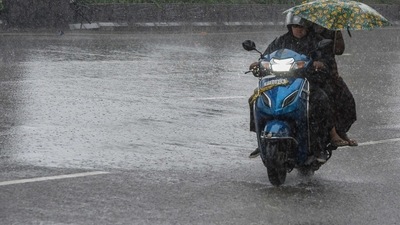 Schools closed in Uttarkashi after red alert issued for heavy rain on Oct 18 (Photo by NOAH SEELAM/AFP)