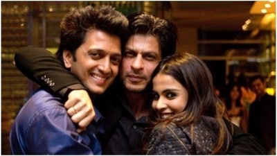 Riteish Deshmukh and his wife Genelia D’Souza pose with Shah Rukh Khan. Riteish Deshmukh and his wife Genelia D’Souza pose with Shah Rukh Khan.