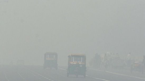 Delhi's air quality has been deteriorating to 'very poor' category. (Picture for representation only/HT_PRINT) Delhi's air quality has been deteriorating to 'very poor' category. (Picture for representation only/HT_PRINT)
