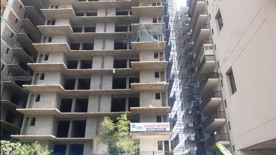 The three 14-storey towers at Victoria Heights in Peer Muchalla, Zirakpur, have come up without adequate setback space between them for movement of fire tenders in case of emergency. (HT Photo)