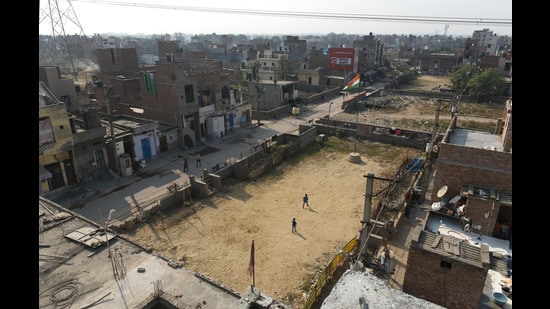 Bawana in outer Delhi is one of the land pooling areas which will be studied by the DDA. (Sushil Kumar/HT PHOTO)