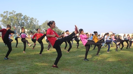 J&amp;K police hold self-defence training programme for girls in Udhampur