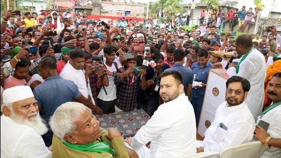 RJD leader Tejashwi Yadav campaigns for the upcoming bypoll at Tarapur assembly constituency in Munger on Sunday. (Santosh Kumar /HT)