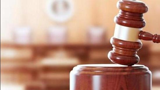 The railway court on Friday rejected the summary report filed by the government railway police (GRP) officers and asked them to represent the case against two constables who were accused of extorting money from outstation train passengers at Tilak Nagar railway station. (Getty Images/iStockphoto)