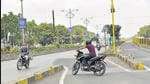 Driving on the wrong side of the road is a common occurrence on the old Pune-Mumbai highway – the Dapodi to Nigdi stretch. (HT PHOTO) Driving on the wrong side of the road is a common occurrence on the old Pune-Mumbai highway – the Dapodi to Nigdi stretch. (HT PHOTO)