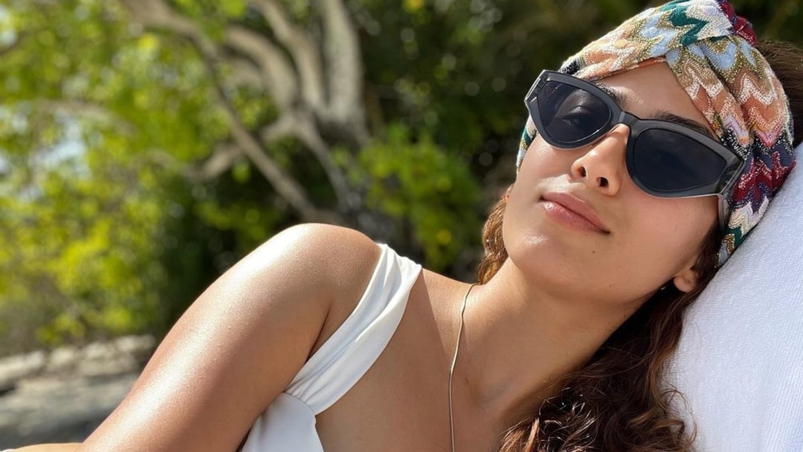 Mira Rajput's early morning Surya Namaskar video on Maldives beach will energise your Monday