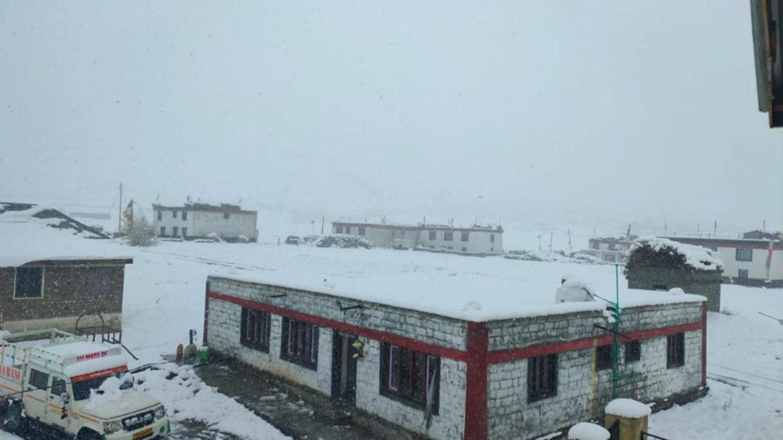 Stranded tourist dies at Sarchu, snow brings down mercury in Himachal ...