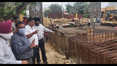 Municipal commissioner Pardeep Sabharwal inspecting the ongoing work of the Pakhowal Road ROB/RUBs project in Ludhiana on Monday. (HT photo)