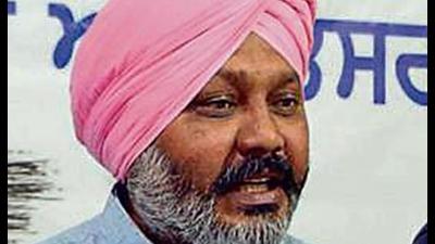 AAP protest spanned across Punjab, with leader of opposition Harpal Singh Cheema seeking a special session of the Vidhan Sabha on the issue. (HT photo)