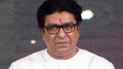 The two seers from Uttar Pradesh who go by the name of Guru Ma Kanchan Giriji and Jagatguru Suryacharaji met Raj Thackeray for an hour after criticising Chief Minister and his estranged cousin Uddhav Thackeray for abandoning Hindutva. (Satyabrata Tripathy/HT Photo) The two seers from Uttar Pradesh who go by the name of Guru Ma Kanchan Giriji and Jagatguru Suryacharaji met Raj Thackeray for an hour after criticising Chief Minister and his estranged cousin Uddhav Thackeray for abandoning Hindutva. (Satyabrata Tripathy/HT Photo)