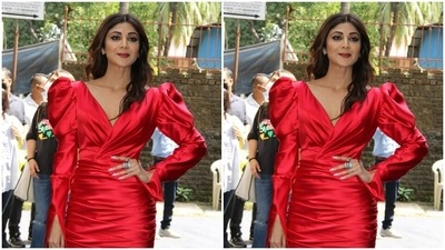 In a red midriff-baring dress, Shilpa posed for the cameras. (HT Photos/Varinder Chawla)