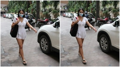 Sara Ali Khan was at her usual bubbly best as she was spotted stepping out of her gym. (HT Photos/Varinder Chawla)