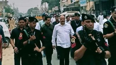Commandos escorting Haryana deputy chief minister Dushyant Chautala’s close aide Meenu Beniwal in Ellenabad constituency. (HT Photo) Commandos escorting Haryana deputy chief minister Dushyant Chautala’s close aide Meenu Beniwal in Ellenabad constituency. (HT Photo)
