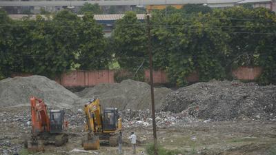 Ghaziabad generates nearly 1,200 metric tonnes of daily solid waste, but there is a deficit of 300-400 metric tonnes on a daily basis, according to officials. (Sakib Ali/HT) Ghaziabad generates nearly 1,200 metric tonnes of daily solid waste, but there is a deficit of 300-400 metric tonnes on a daily basis, according to officials. (Sakib Ali/HT)
