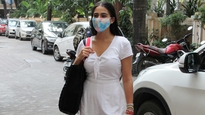 Sara Ali Khan posed for the paparazzi outside the gym. (Varinder Chawla)