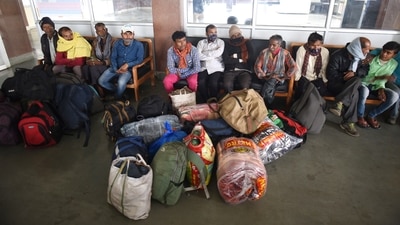 Migrant workers waiting to board a train in Srinagar on Monday.&nbsp; (HT Photo)
