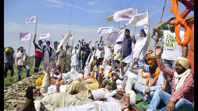 Farmers block railway tracks as part of the Sanjukat Kisan Morcha “Rail Roko” Protest in Amritsar on Monday. (Sameer Sehgal/HT) Farmers block railway tracks as part of the Sanjukat Kisan Morcha “Rail Roko” Protest in Amritsar on Monday. (Sameer Sehgal/HT)