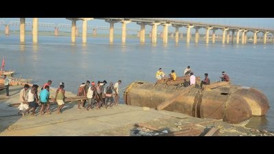 Construction of pontoon bridges underway on the banks of Sangam in Prayagraj for the Magh Mela. (HT photo) Construction of pontoon bridges underway on the banks of Sangam in Prayagraj for the Magh Mela. (HT photo)