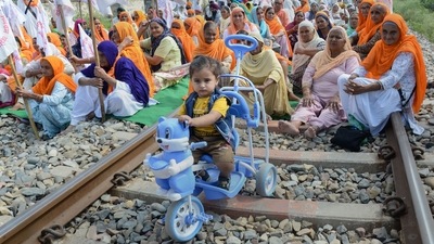 State joint secretary of Samyukt Kisan Morc (SKM) Sanjay Madhav said, "We have not been allowed to enter the Jaipur junction so we have started the dharna at the entrance." (PTI)