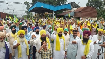 Members of Bharatiya Kisan Union stage a protest against the Center Government demanding strict action against those involved in the Lakhimpur Kheri incident, at Dhablaan village near Patiala on October 18. (PTI)