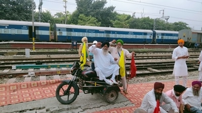 Farmers protesting against the Lakhimpur Kheri violence in Amritsar, Punjab, by occupying the railway tracks. (HT Photo) Farmers protesting against the Lakhimpur Kheri violence in Amritsar, Punjab, by occupying the railway tracks. (HT Photo)