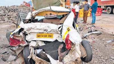 Three people were killed, while six others were injured and rushed to a hospital after a collision on the Pune-Mumbai Expressway stretch passing through Borghat on Monday morning. (HT PHOTO)