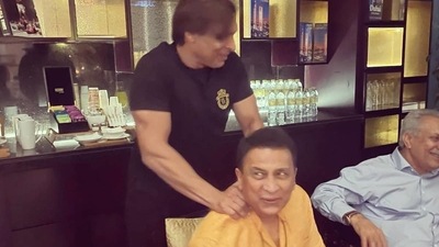 'He could seriously hurt you but those hands give the best ever massage': Gavaskar relishing downtime with Shoaib Akhtar. (TWITTER)