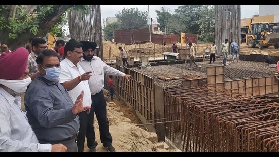 Municipal commissioner Pardeep Sabharwal inspecting the ongoing work of the Pakhowal Road ROB/RUBs project in Ludhiana on Monday. (HT photo)
