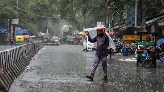 According to Safar, the local wind speed will be the factor determining Delh’s air quality. (Shrikant Singh/HT Photo)