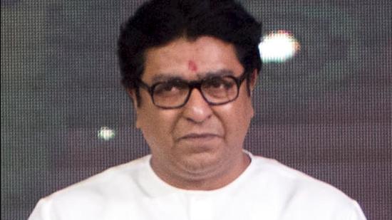 The two seers from Uttar Pradesh who go by the name of Guru Ma Kanchan Giriji and Jagatguru Suryacharaji met Raj Thackeray for an hour after criticising Chief Minister and his estranged cousin Uddhav Thackeray for abandoning Hindutva. (Satyabrata Tripathy/HT Photo)