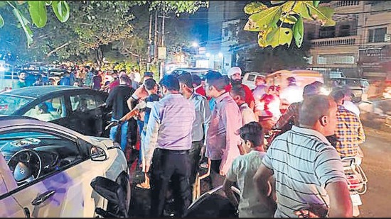 Commuters at the vehicle pile-up site on Rajpura road of Ludhiana. (HT Photo)