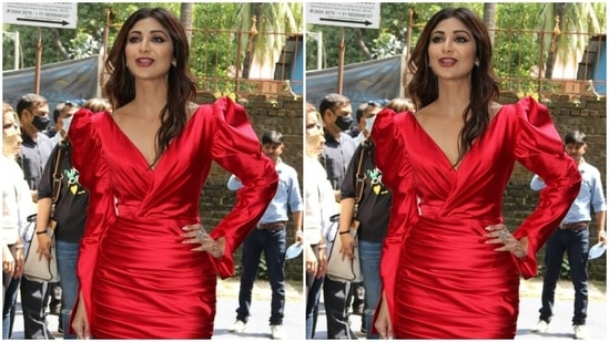 In minimal makeup – red lipstick, mascara-laden eyes, contoured face and red eyeshadow, Shilpa Shetty stopped fashion traffic and how.(HT Photos/Varinder Chawla)