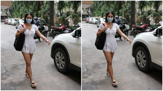 Sara Ali Khan was at her usual bubbly best as she was spotted stepping out of her gym.(HT Photos/Varinder Chawla)