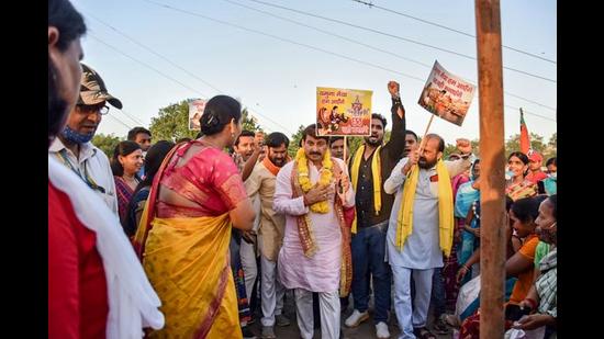 BJP MP Manoj Tiwari during a march to urge Delhi government to permit Chhath puja celebrations, at the Sonia Vihar ghat in New Delhi, October 9, 2021 (PTI) BJP MP Manoj Tiwari during a march to urge Delhi government to permit Chhath puja celebrations, at the Sonia Vihar ghat in New Delhi, October 9, 2021 (PTI)
