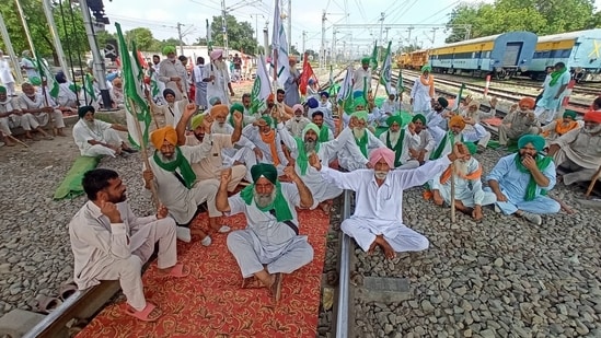 Farmers occupy the railway tracks at the Amritsar railway station in Punjab to protest against the Lakhimpur Kheri violence and demand for the resignation of Ajay Mishra, Union minister of state for home affairs.(HT Photo)