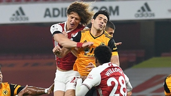 David Luiz of Arsenal clashes heads with Raul Jimenez of Wolves in November of 2020.&nbsp;(Getty)