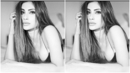 Dressed in a black ensemble, Mouni was clicked by celebrity photographer Avinash Gowariker.(Instagram/@imouniroy)
