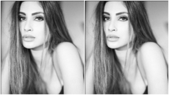The actor chose to wear her long straight tresses open. She opted for minimal makeup – eyeliner, mascara-laden eyelashes, drawn eyebrows a dab of lipstick.(Instagram/@imouniroy)