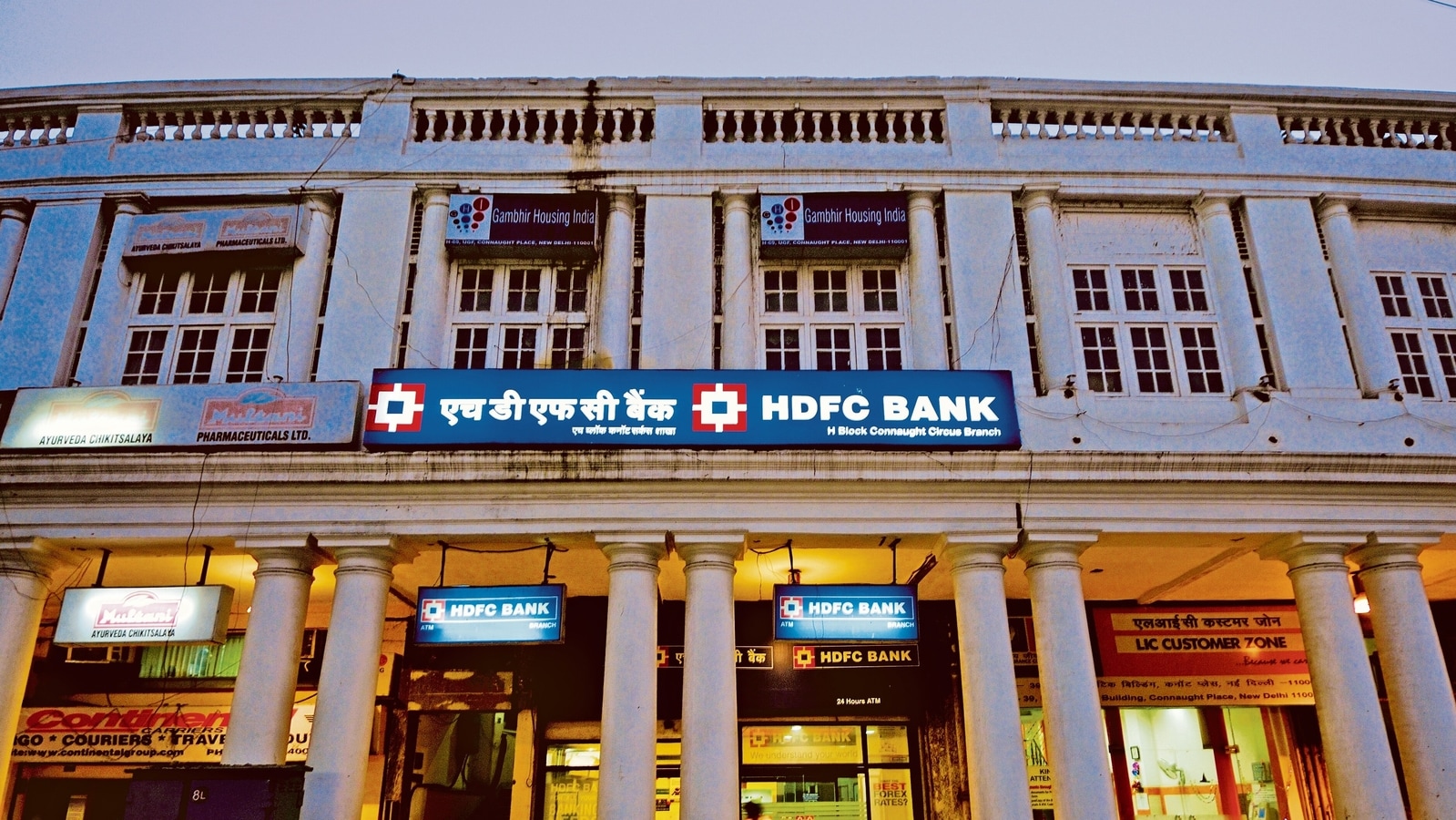 3 hdfc bank employees, 9 others held for trying to withdraw from nri account - hindustan times