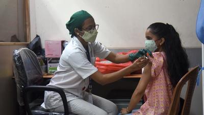 Children can be potential reservoirs of the Sars-CoV-2 and vaccinating them becomes a public health imperative, according to Indian virologist Dr T Jacob John. The senior medical expert emphasised prioritising the Covid-19 vaccine for children between 12 to 18 years in order to minimise the virus transmission and risk of emergence of new variants by mutations. (HT Photo) Children can be potential reservoirs of the Sars-CoV-2 and vaccinating them becomes a public health imperative, according to Indian virologist Dr T Jacob John. The senior medical expert emphasised prioritising the Covid-19 vaccine for children between 12 to 18 years in order to minimise the virus transmission and risk of emergence of new variants by mutations. (HT Photo)
