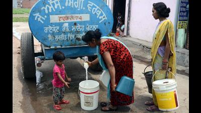 According to Dera Bassi municipal council’s executive officer Jagjit Singh, water was supplied through tankers till the sewage leakage was stopped. (HT Photo)