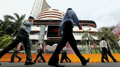 Market closes in red after record gains; Sensex dips to 61,716, Nifty ends at 18,419 (MINT_PRINT)