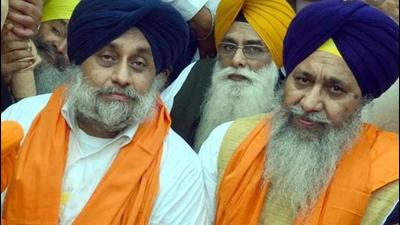 Shiromani Akali Dal president Sukhbir Singh Badal with Shiromani Gurdwara Parbandhak Committee (SGPC) former chief Gobind Singh Longowal, who is the party’s Lehra assembly segment nominee. (HT file photo)