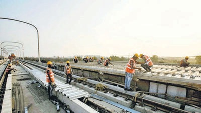 A 64-year-old man succumbed to injuries caused after a barricade installed at the metro construction site at Vanaz Corner in Pune slipped and fell on him. (HT (PIC FOR REPRESENTATION))