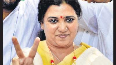Bhupendra Yadav, minister for labour and employment, has given his nod to increase the bed capacity of the ESIC hospital in Bibwewadi, Pune, from 120 to 500 beds, said MLA Madhuri Misal (in pic) (HT)
