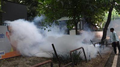 A health department employee fumigates around the Delhi high court area as a preventive measure against the spread of dengue and malaria in New Delhi. (Arvind Yadav/HT PHOTO)