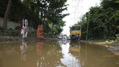 According to medical experts, waterlogging and drop in temperatures following rainfall are conducive for mosquito breeding and may lead to a rise in dengue cases. (Parveen Kumar/HT Photo) According to medical experts, waterlogging and drop in temperatures following rainfall are conducive for mosquito breeding and may lead to a rise in dengue cases. (Parveen Kumar/HT Photo)