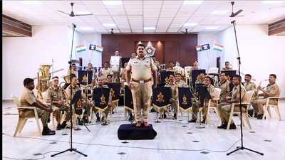 The image shows Mumbai Police's band. (Instagram/@mumbaipolice)