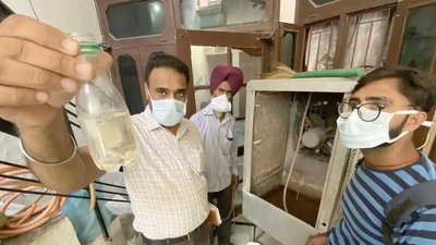 Punjab health department staff checking stagnant water in a cooler in Ludhiana. Hoshiarpur registered the maximum spurt as cases (till October 18) reached 1,112 as compared to a total of 298 last year. Punjab health department staff checking stagnant water in a cooler in Ludhiana. Hoshiarpur registered the maximum spurt as cases (till October 18) reached 1,112 as compared to a total of 298 last year.